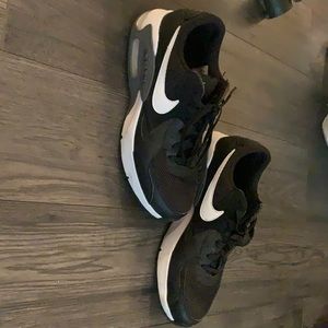 black and white Nike air max